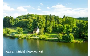 Valentinskapelle von der Ostseite des Olper Obersees