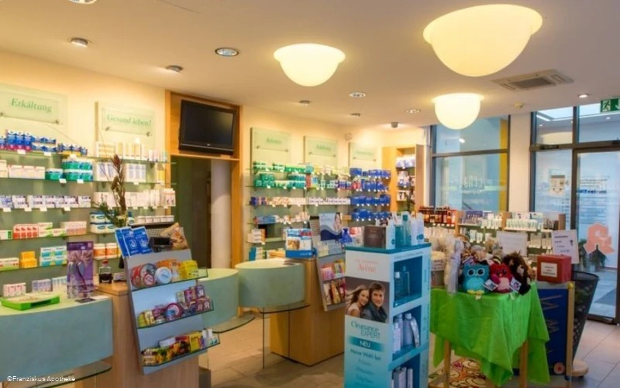 Innenansicht Franziskus Apotheke.jpg