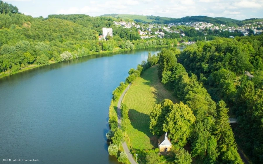 Olper Obersee - Luftbild oberhalb der Valentinskapelle Richtung Süden