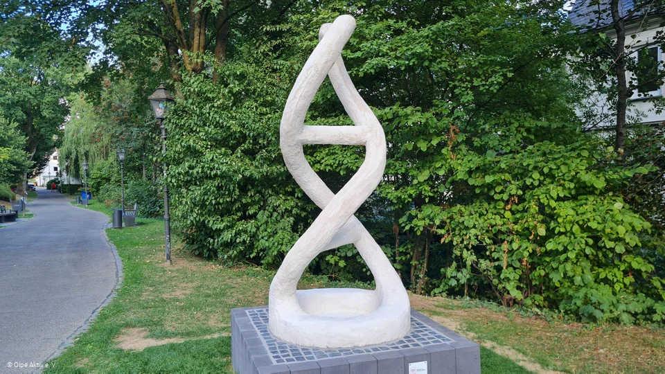 Gedenkstele "Sei ein Mensch" - Olpe - Blick vom KKP - horizontal